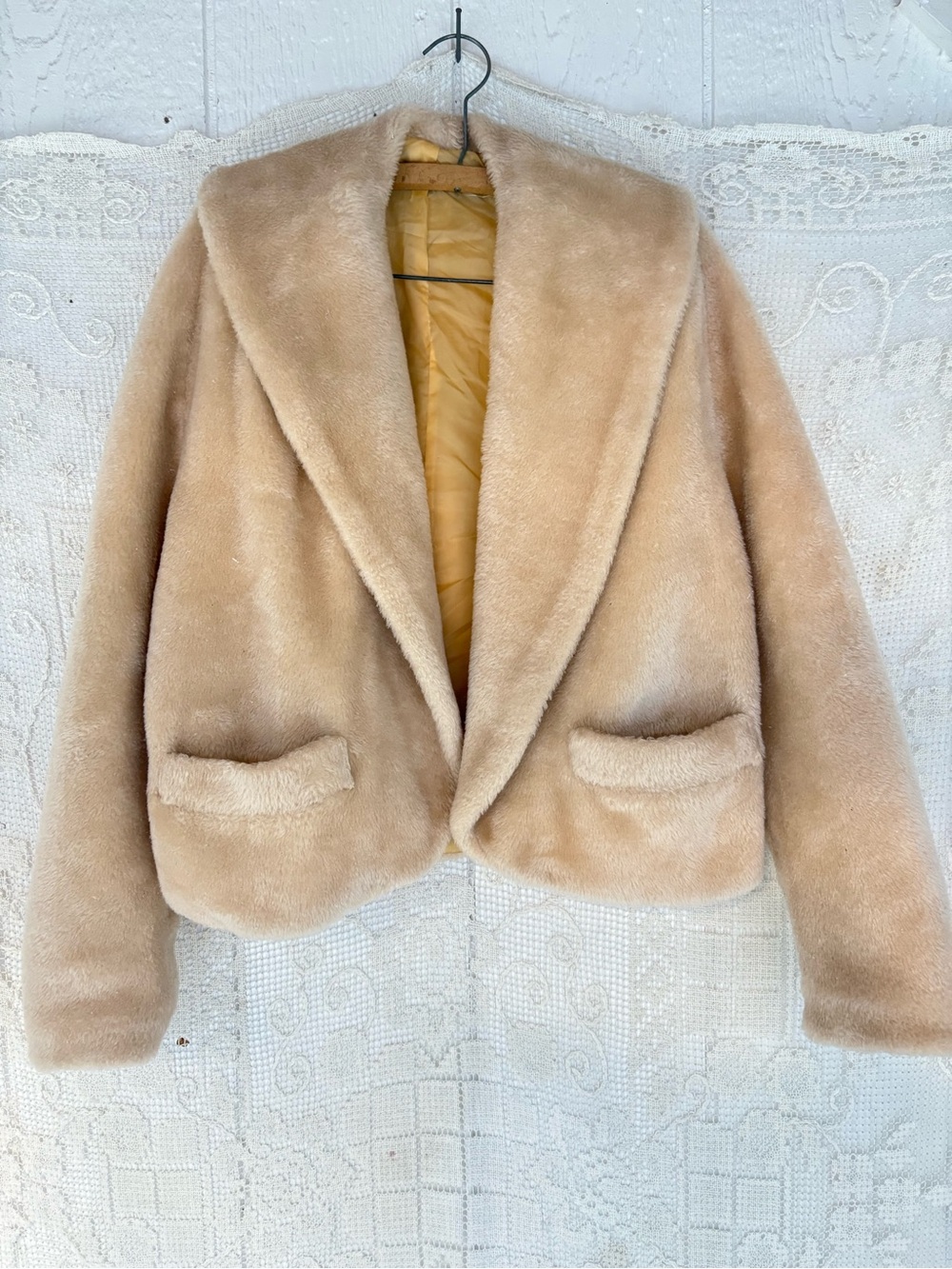 Vintage 60 s 70s Plush Faux Fur Cropped Jacket - Beige